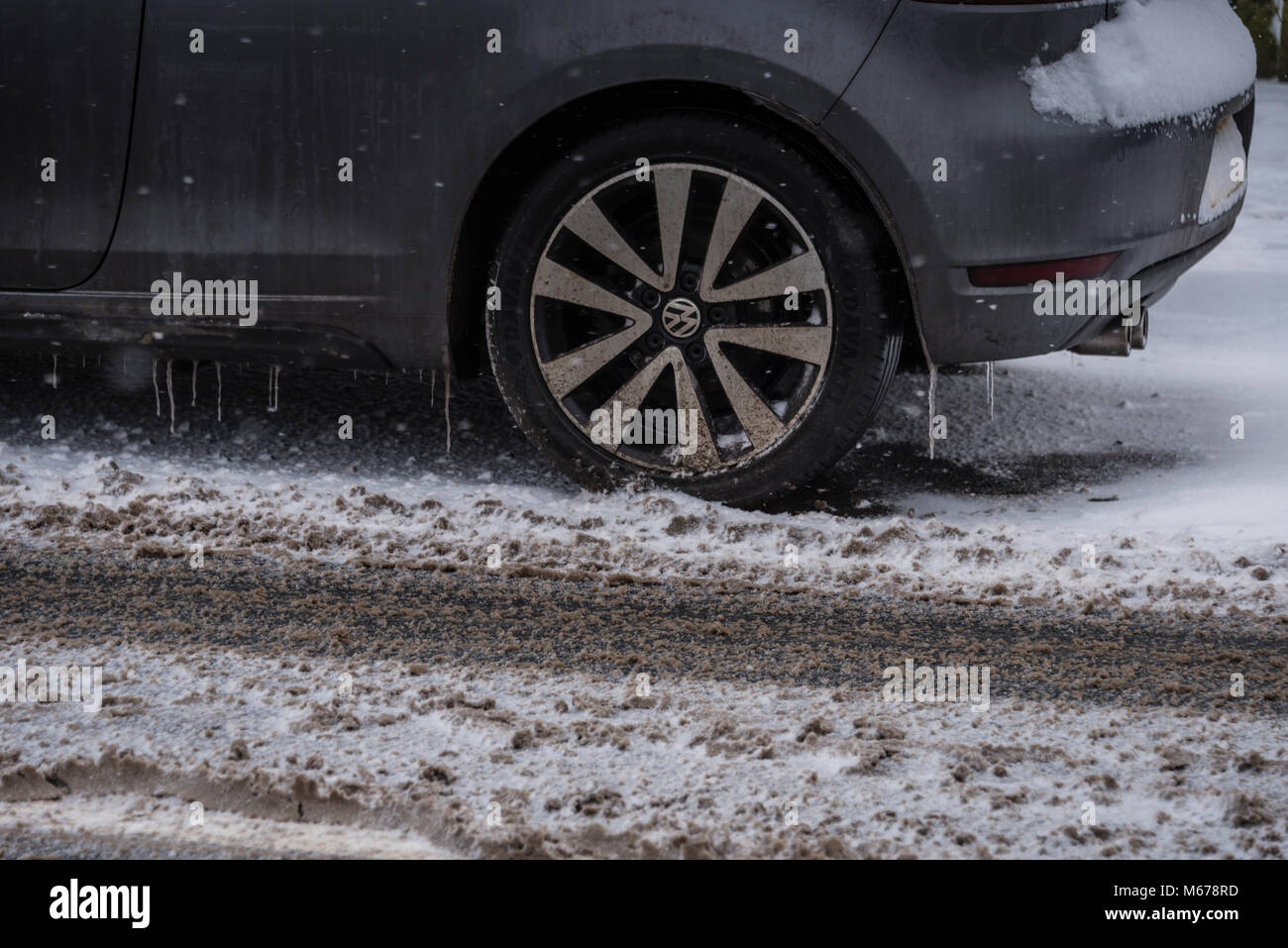 Clitheroe, Lancs. 1 Mär, 2018. UK Wetter: Schnee am frühen Morgen bringt Clitheroe und das Ribble Valley zum Erliegen. Pendler stehen vor einer schwierigen Aufgabe mit öffentlichen Verkehrsmitteln Verspätungen und geschlossene Straßen. Viele Schulen geschlossen. Credit: Stephen Fleming/Alamy leben Nachrichten Stockfoto