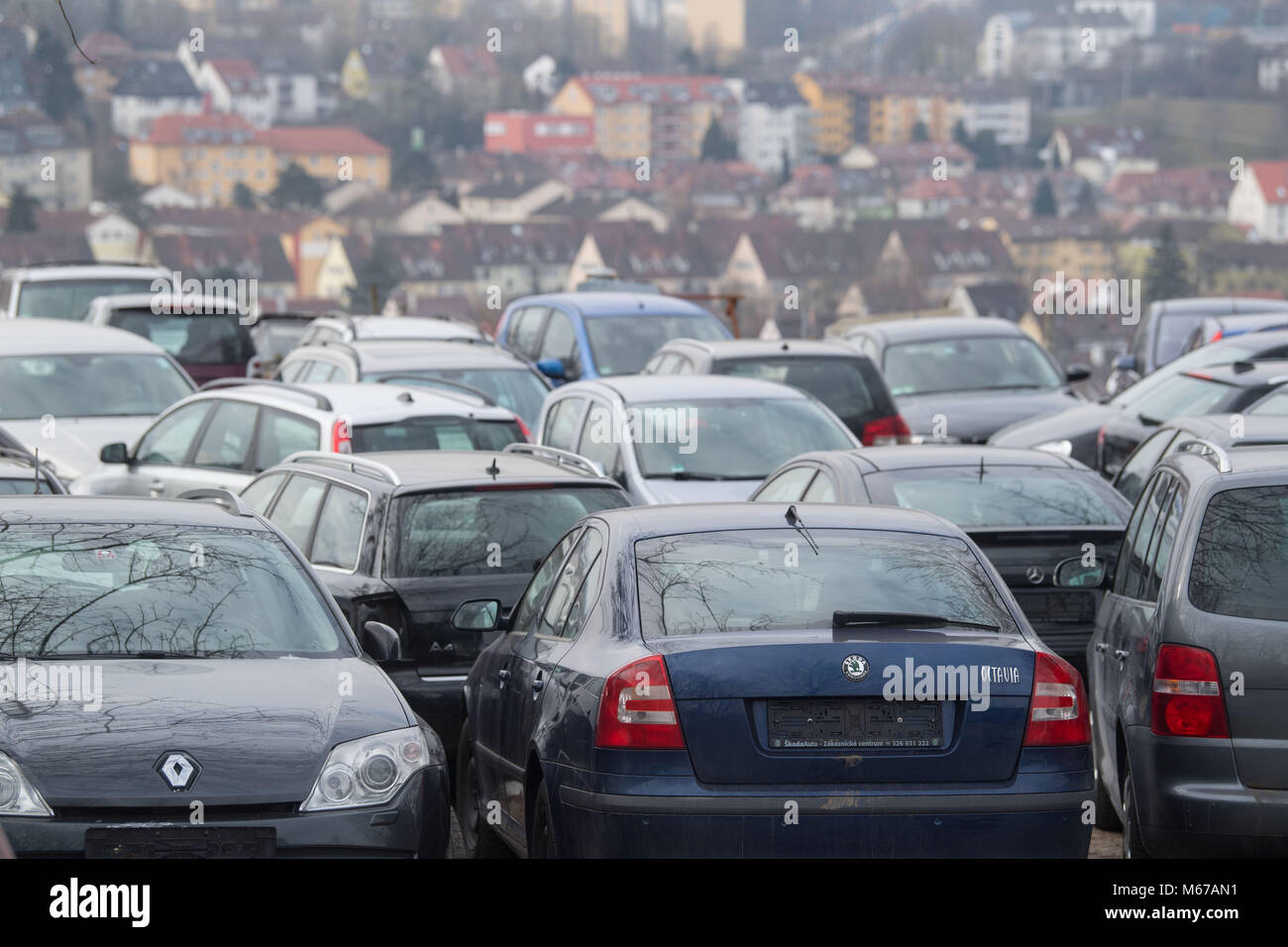 Stuggart, Deutschland. 01 Mär, 2018. Von abgemeldeten Fahrzeugen, vor allem Dieselfahrzeuge, an einem Auto Recyclinganlage in Stuggart, Deutschland, 01. März 2018. Politiker und Ökonomen sind jetzt über mögliche Konsequenzen nach dem Urteil in Leipzig für einen Diesel-pkw Verbot ausgeschlossen, um saubere Luft zu erstellen. Credit: Marijan Murat/dpa/Alamy leben Nachrichten Stockfoto