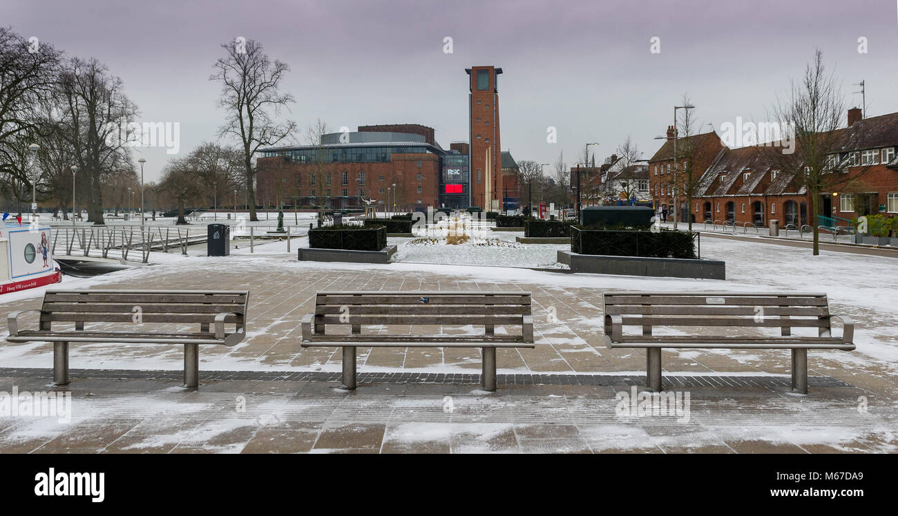 Stratford-upon-Avon, Warwickshire. 1 Mär, 2018. UK Wetter: Mit der Temperatur bei -4 c Wasserseite, neben dem Royal Shakespeare Theatre in der Regel mit Besuchern in Stratford-upon-Avon, Warwickshire war wüst am 1. März 2018 Credit: Fraser Pithie/Alamy leben Nachrichten Stockfoto