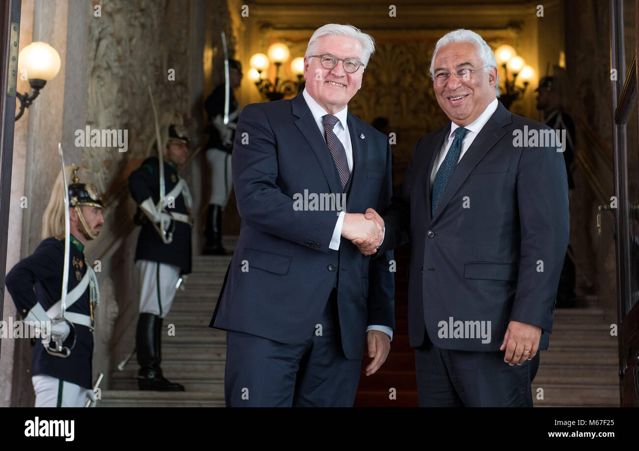 01 März 2018, Portugal, Lissabon: Deutsche Präsident Steinmeier (L) und der portugiesische Ministerpräsident, Antonio Costa, treffen Sie sich an der portugiesischen Außenministeriums. Steinmeier ist zu einem zweitaegigen Besuch in Portugal. Foto: Bernd von Jutrczenka/dpa Stockfoto