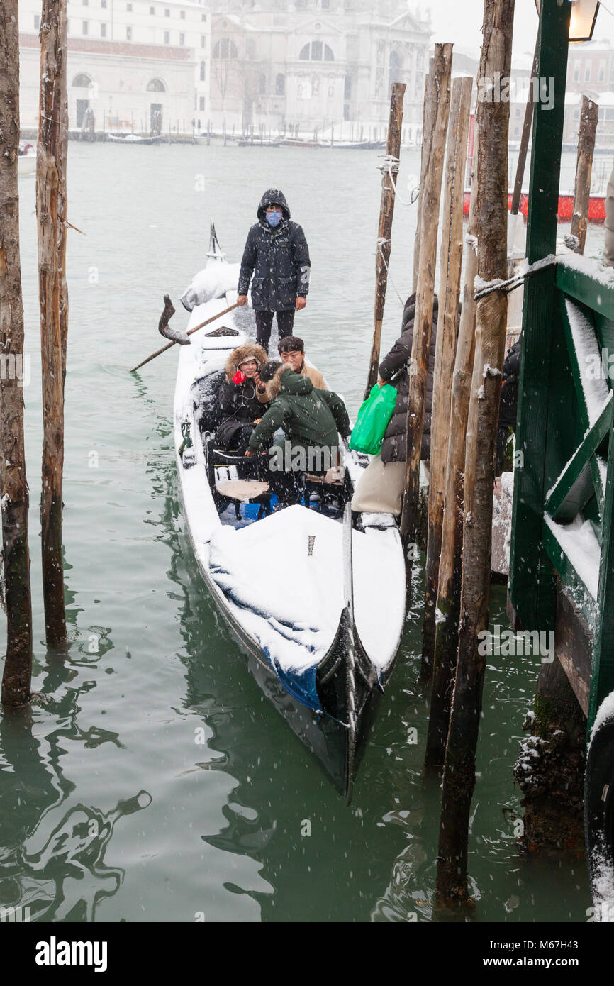 Venedig, Venetien, Italien, 1. März 2018. Schlechtes Wetter in Venedig heute mit Sub-Temperaturen zwischen minus 3 und minus 2 und kontinuierliche snowl den ganzen Tag durch das Tier aus dem Osten, oder die Sibirische Front aus Russland quer durch Europa verursacht. Kredit Mary Clarke/Alamy leben Nachrichten Stockfoto