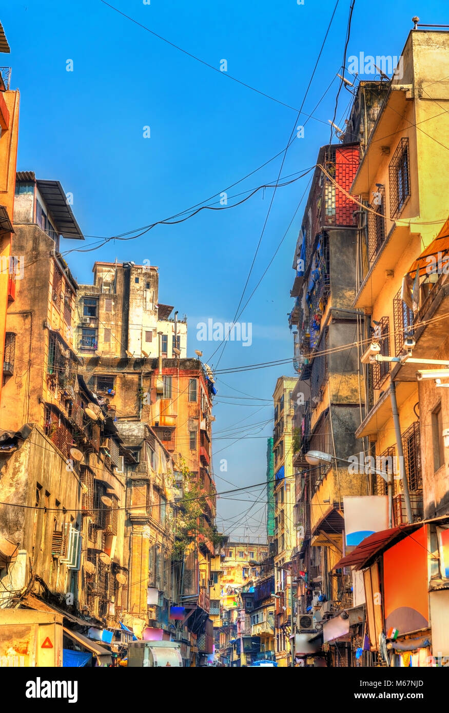 Typische Straße im Zentrum von Mumbai, Indien Stockfoto