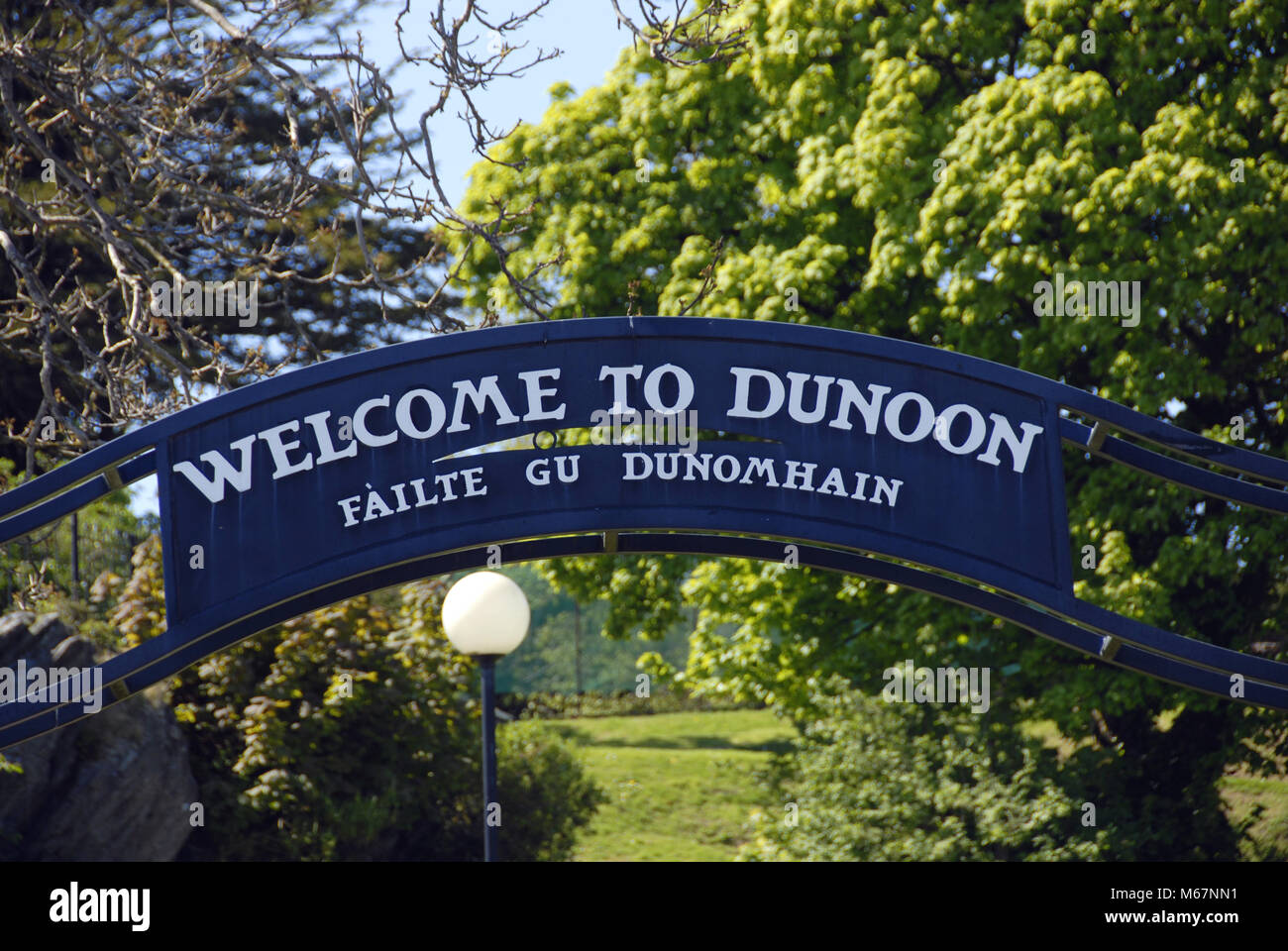 Über Eingang zum Park "Willkommen in Dunoon' Zeichen Stockfoto