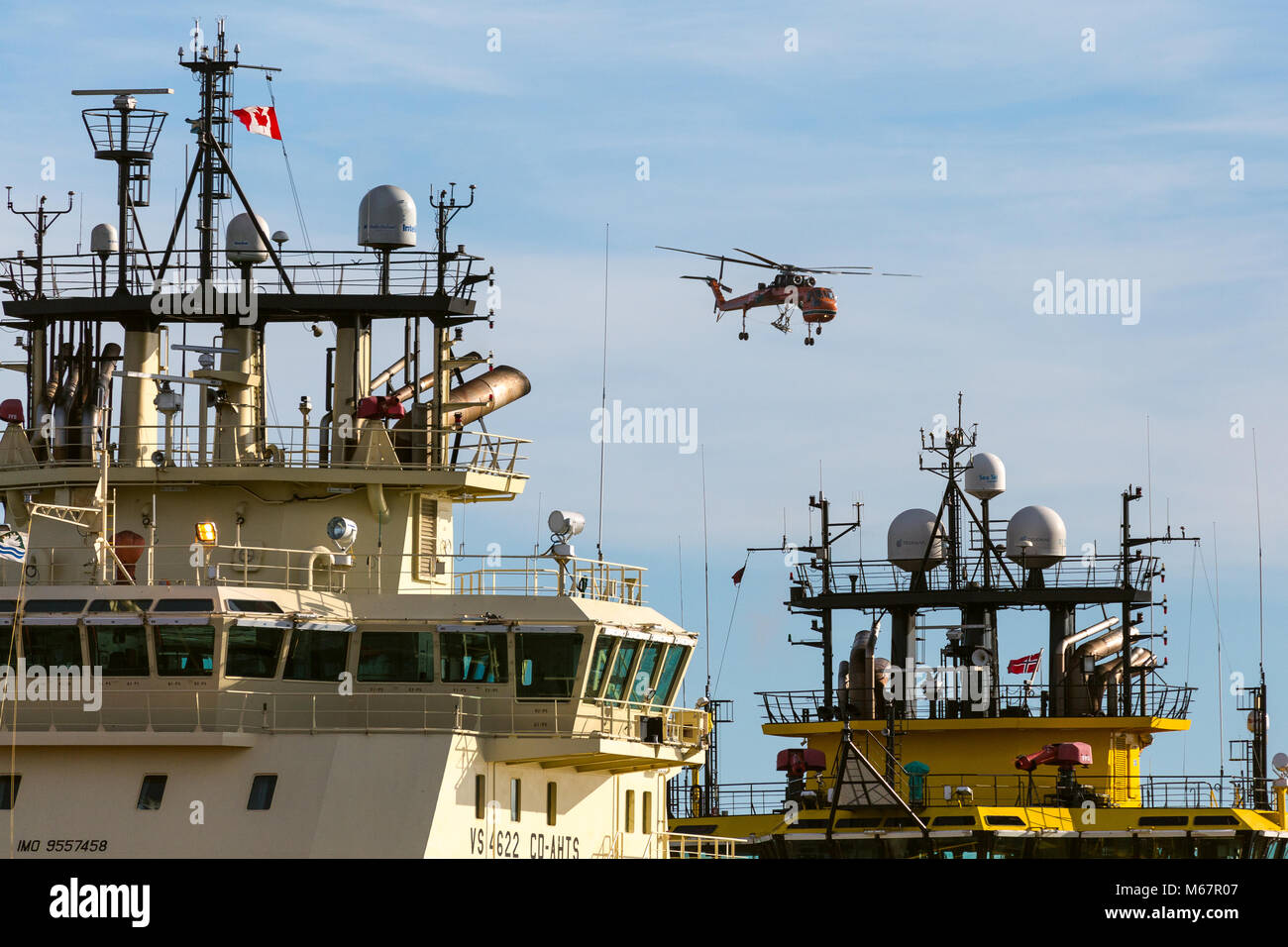 Erickson s-64f Hubschrauber mit Kranwagen, der Montrose anlegt, um sie zu demontieren und mit dem Schiff zurück in die USA zu schicken Stockfoto