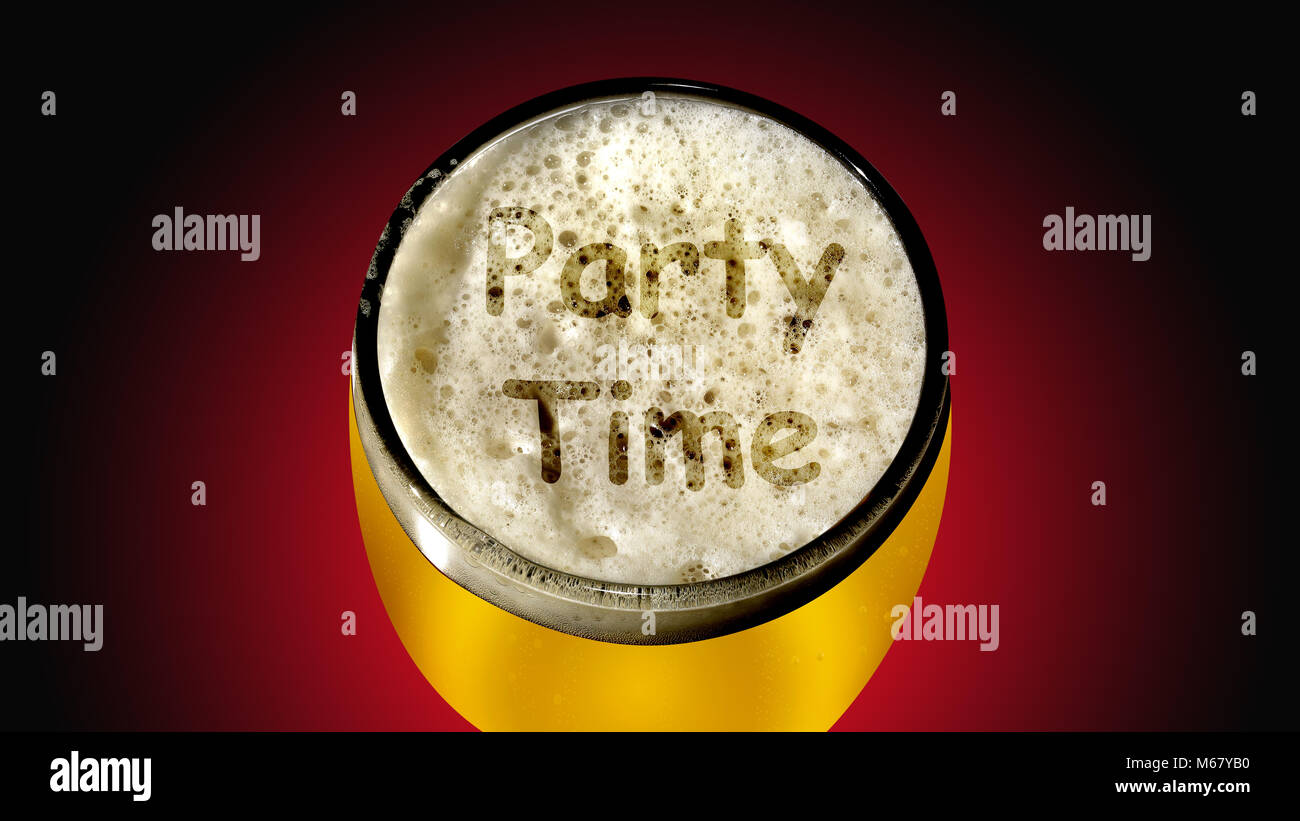 Ein Glas Bier mit den Worten "Party Time" in der Schaum geschrieben, gegen einen roten und schwarzen abgestuften Hintergrund gezeigt Stockfoto