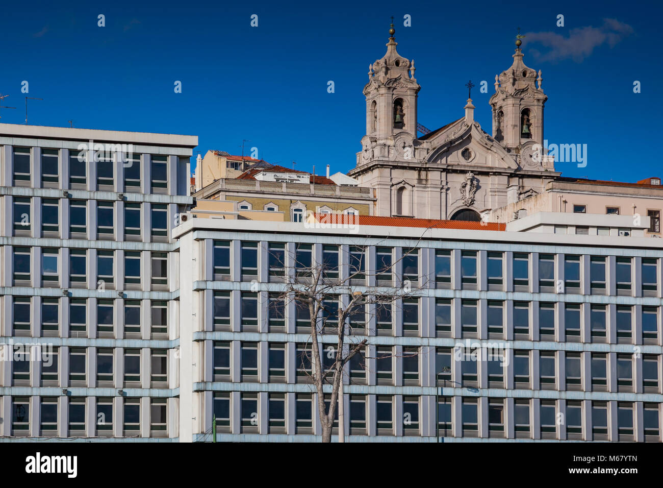 Lissabon, Portugal - durch die Kombination von Moderne und alte Architektur, Lissabon, Portugal Stockfoto