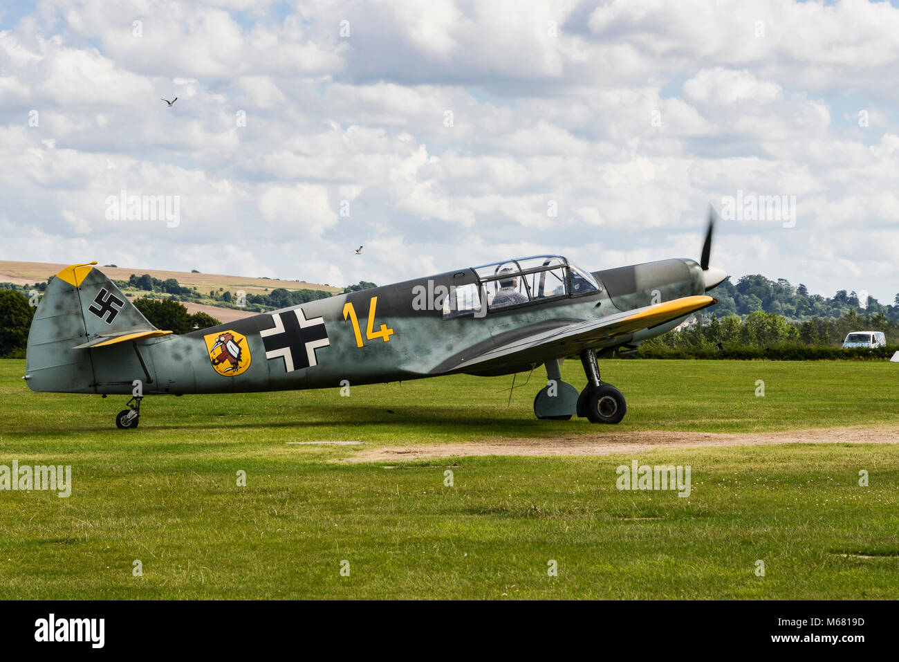 Eine Messerschmitt Bf 108 Rollen in Old Sarum Flugplatz Stockfoto