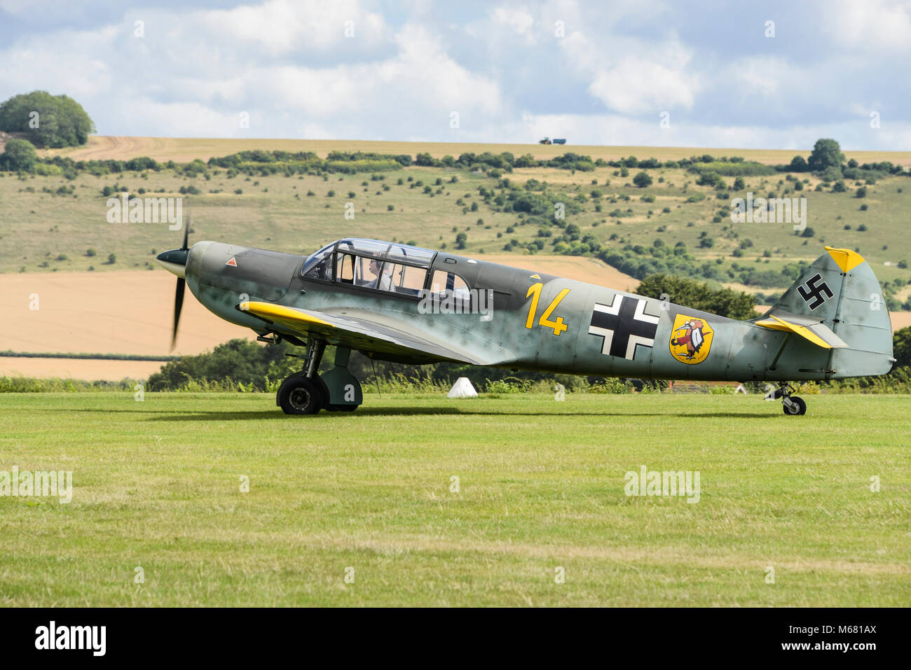 Eine Messerschmitt Bf 108 Rollen in Old Sarum Flugplatz Stockfoto