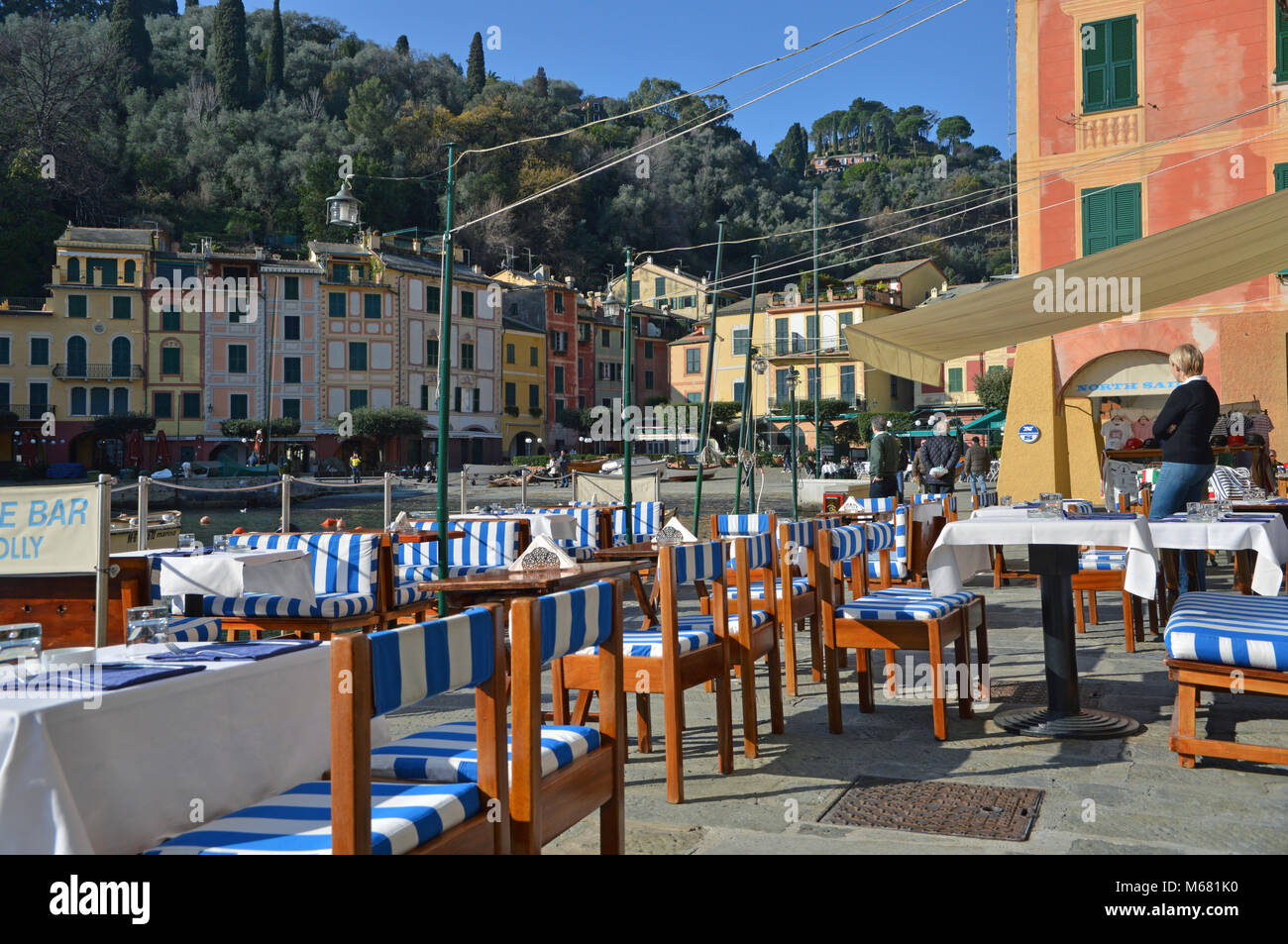 Tisch im Restaurant am Meer, Portofino, Italien Stockfoto