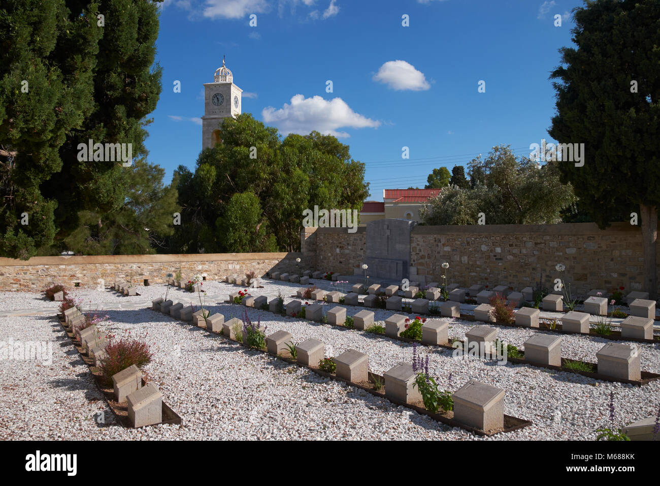 Die syra neue britische Friedhof in Ermoupoli, Syros (aka Siros oder Syra), Kykladen, Griechenland, wird durch die Commonwealth Kriegsgräber Kommission gepflegt. Stockfoto