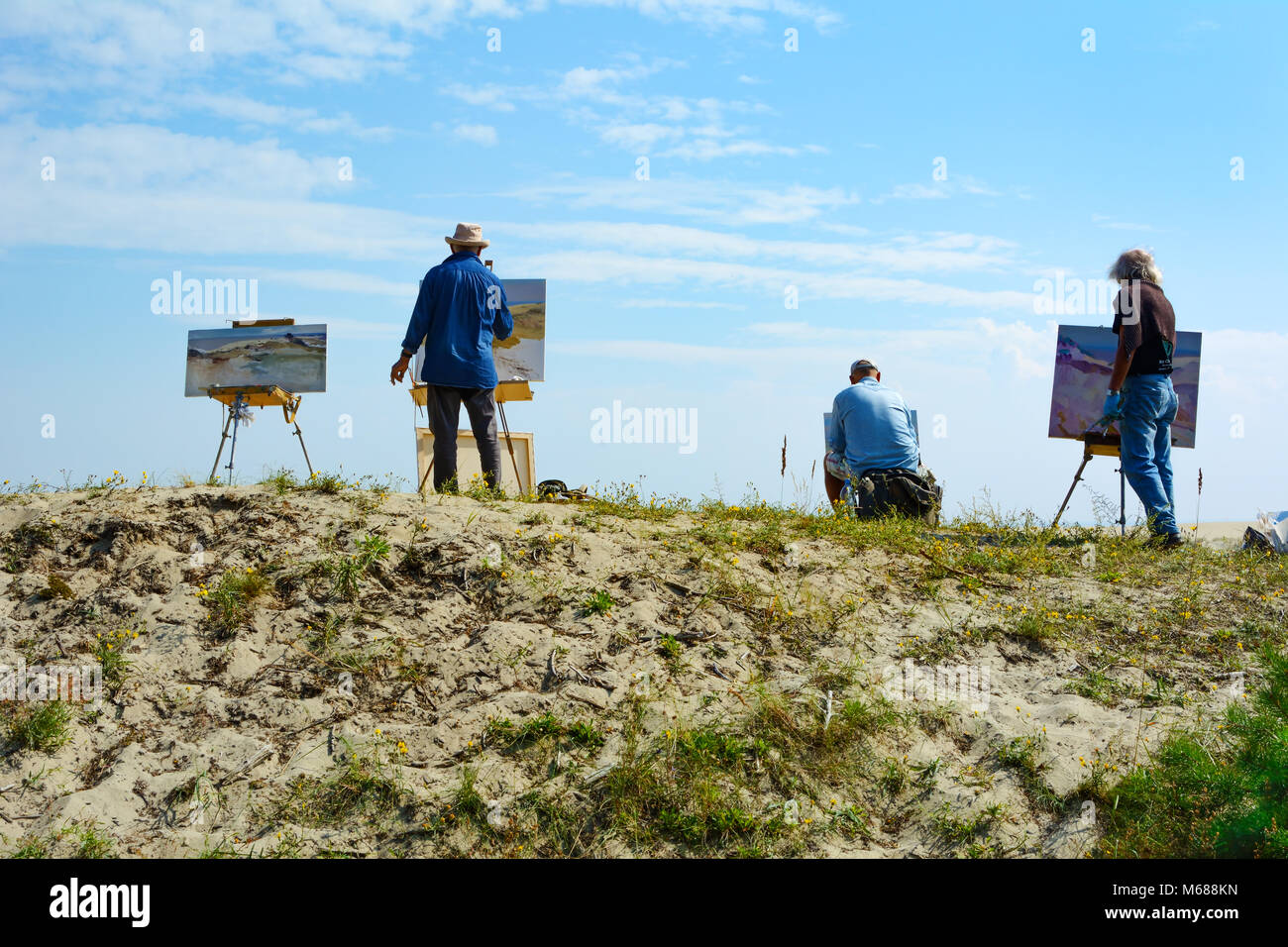 Künstler malen der Blick von der Spitze der Düne, Kurische Nehrung, Region Kaliningrad Stockfoto