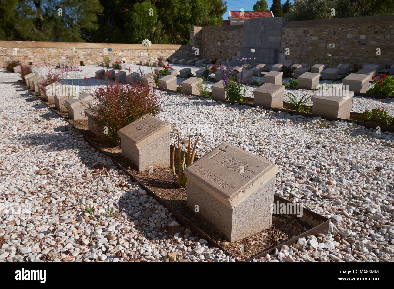 Die syra neue britische Friedhof in Ermoupoli, Syros (aka Siros oder Syra), Kykladen, Griechenland, wird durch die Commonwealth Kriegsgräber Kommission gepflegt. Stockfoto