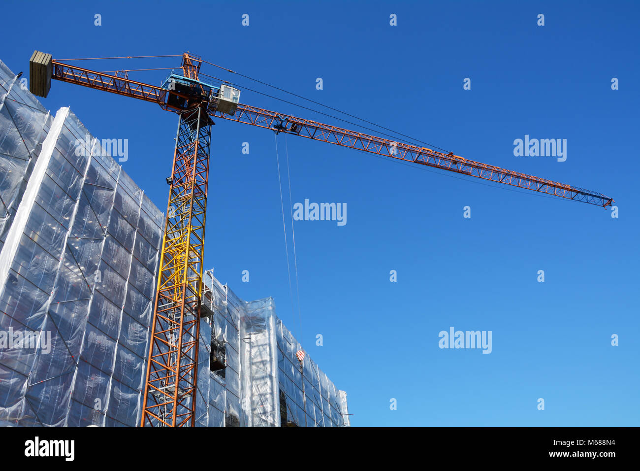 Калининград, строительный кран для возведения нового дома Stockfoto