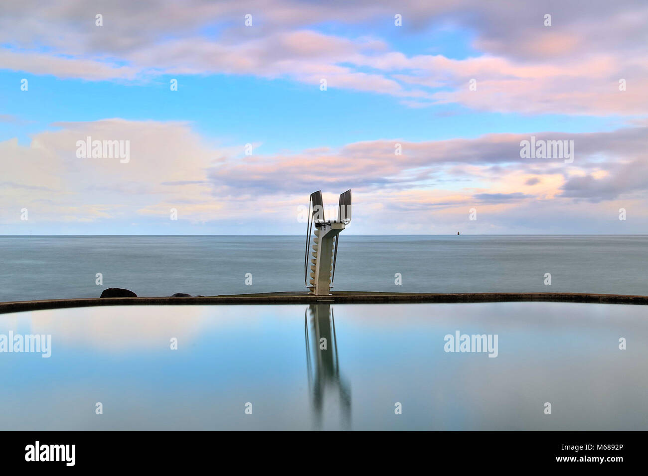 Saint-Quay-Portrieux (Bretagne, Frankreich): Sprungbrett der äußeren Schwimmbad Stockfoto