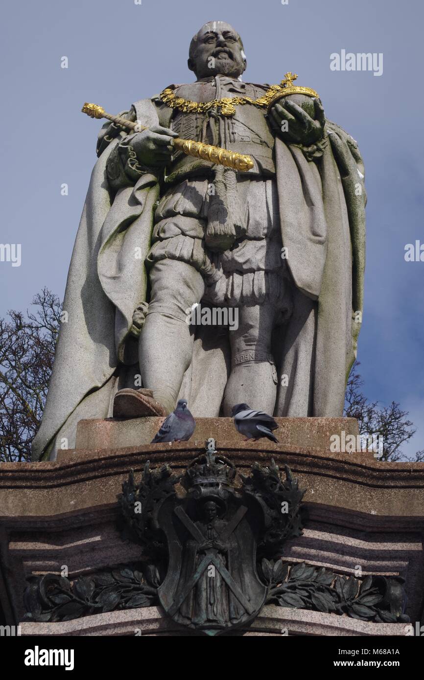 Die Statue von König Edward VII., der Union Street. Tier aus dem Osten, Schnee, Sturm Emma. Aberdeen, Schottland, Großbritannien. Stockfoto