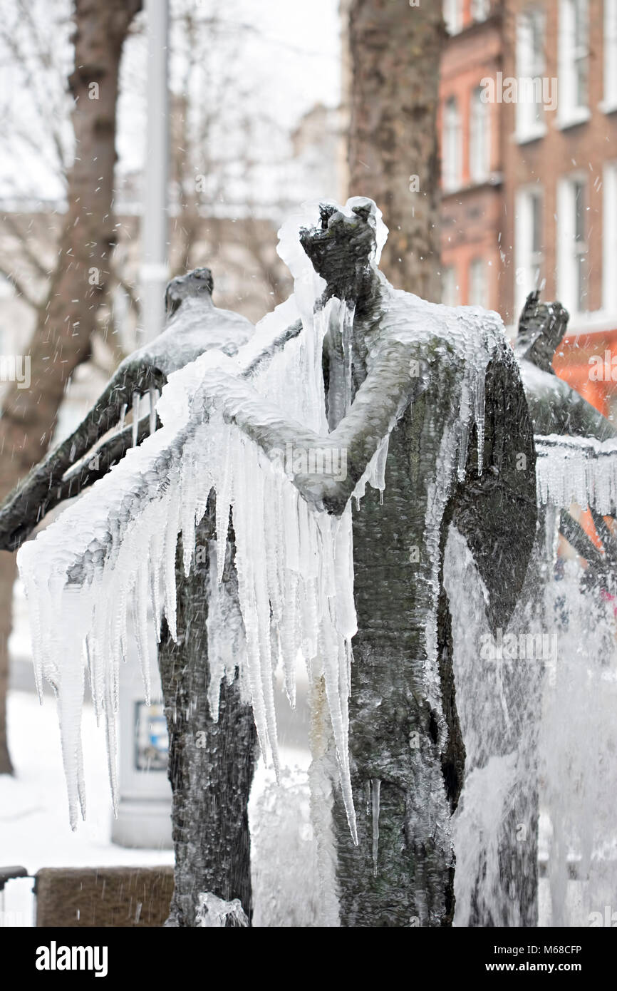 Vier Engel gefroren Skulptur in Dublin. Tier aus dem Osten. Sturm Emma Stockfoto