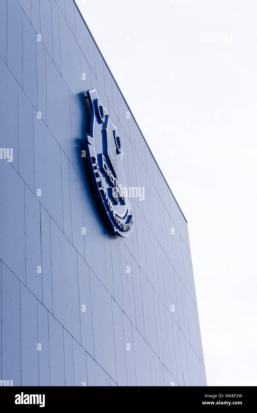 Everton Football Club Emblem an der Außenseite des Goodison Park. Liverpool, Merseyside. Stockfoto
