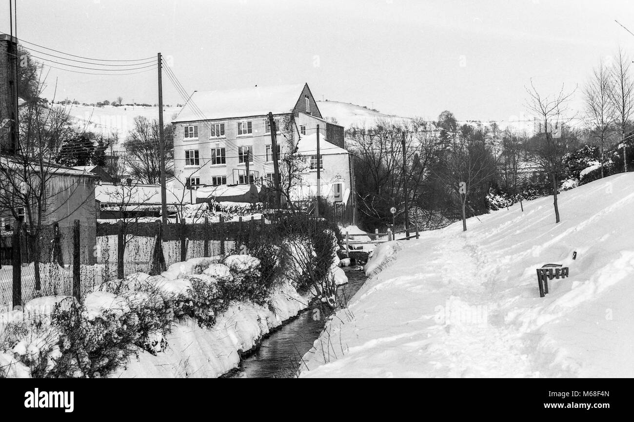 Wotton-under-Edge, Gloucestershire, im Schnee von der Blizzard von 1982 abgedeckt. Stockfoto