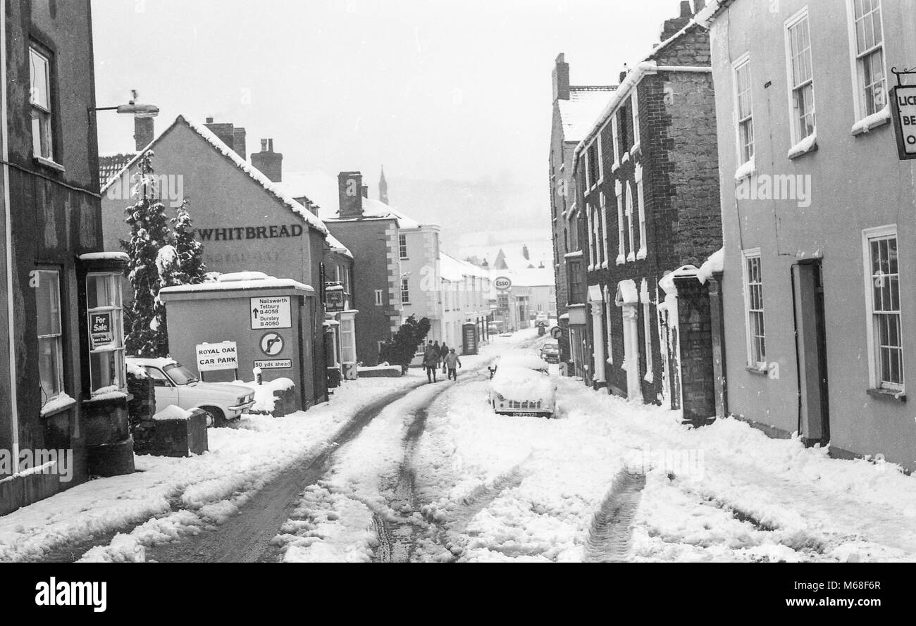 Schwere Schnee in Haw Street, Wotton-under-Edge, 1982 Stockfoto