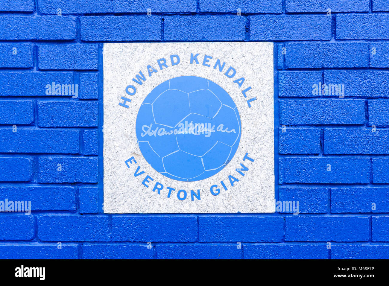 Granit Plakette an der Goodison Park zum Gedenken an ex-FC Everton Spieler und Legende Howard Kendall. Liverpool, Merseyside, UK Stockfoto