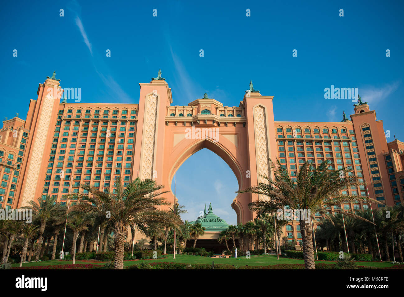 Atlantis The Palm Hotel Mit Palmen In Dubai Stockfotografie Alamy