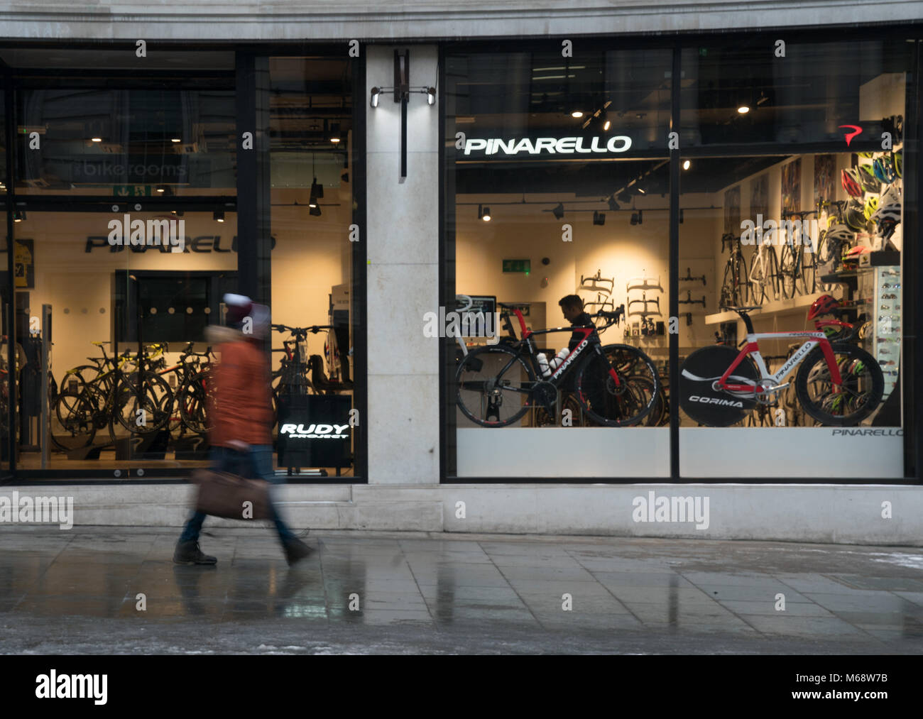 Im Anschluss an die Nachrichten von zwei High Street Einzelhändler vor dem Aus, Es gibt Ängste für andere. Ein Blick auf die pinarello Fachhändler in Regents Street Stockfoto