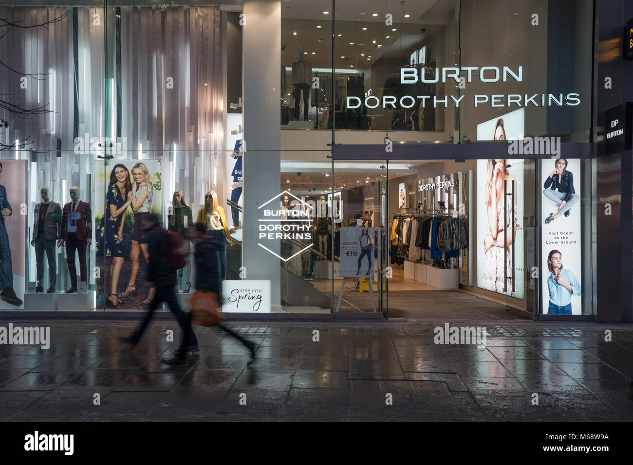 Im Anschluss an die Nachrichten von zwei High Street Einzelhändler vor dem Aus, Es gibt Ängste für andere. Ein Blick auf die Einzelhändler Burton und Dorothy Perkins in Ox Stockfoto