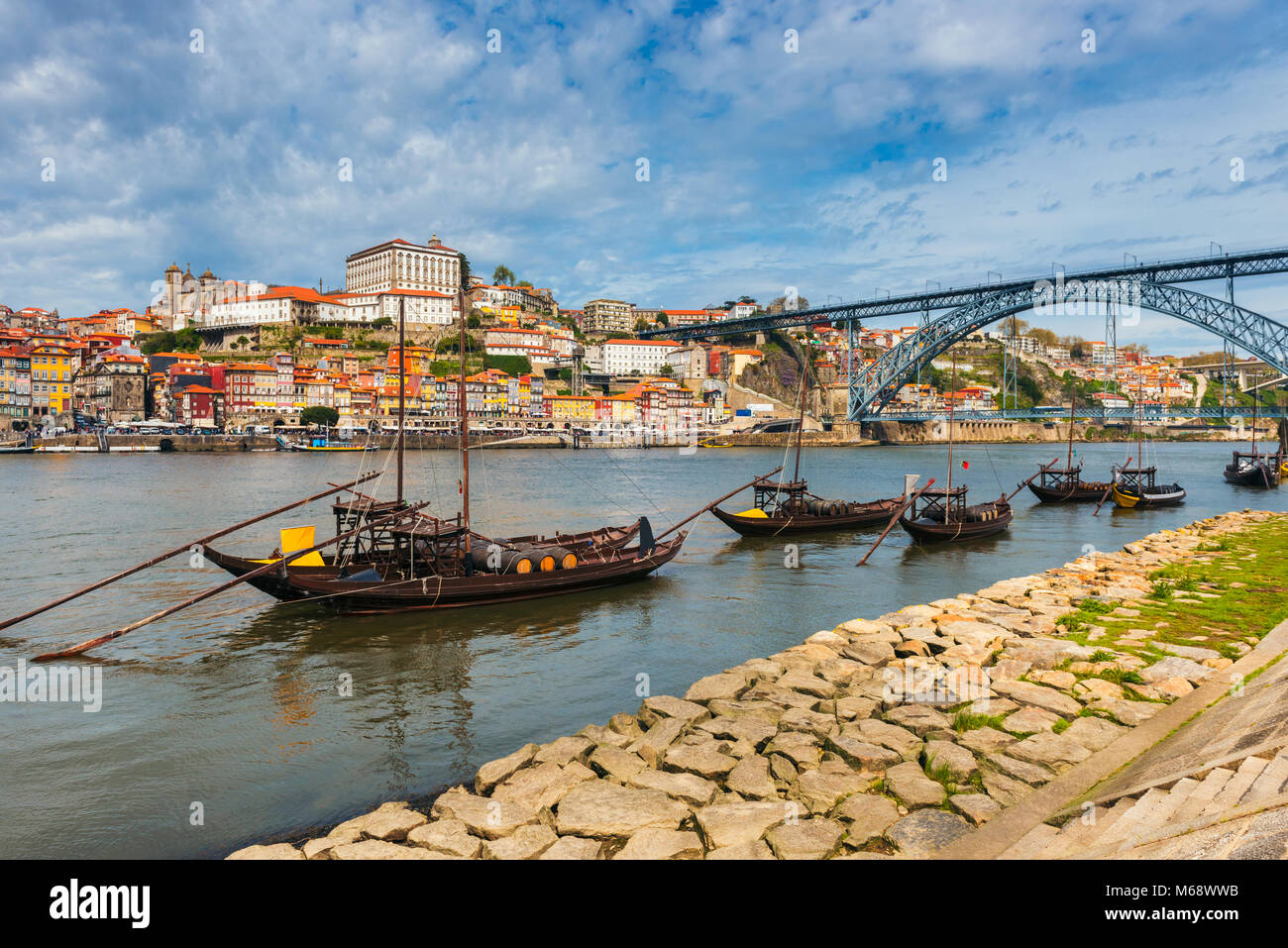 Rabelo Boote auf dem Fluss Douro in Porto, Portugal. Stockfoto