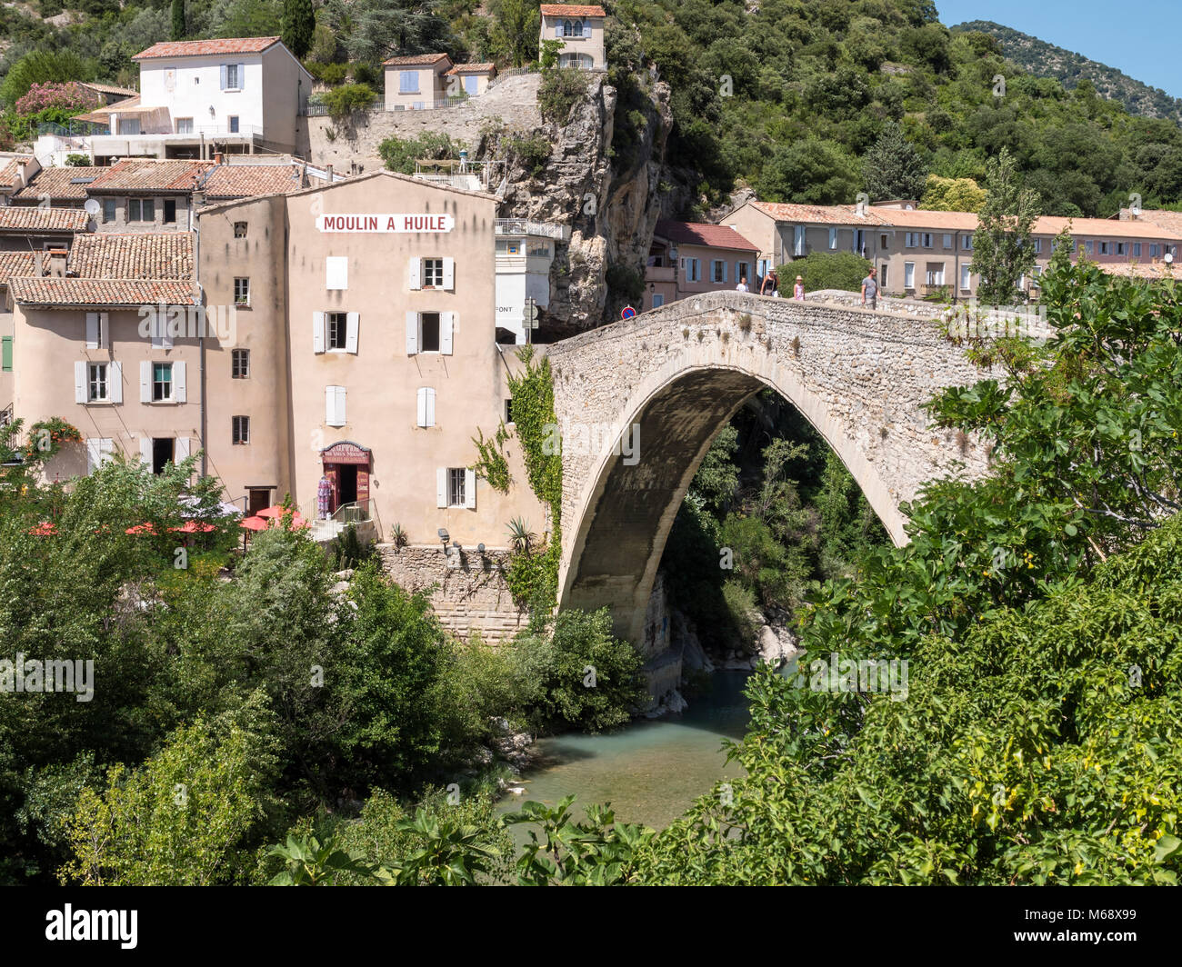 Pont de Nyons mittelalterliche Brücke über die eygues Fluss Nyons Drôme Auvergne-Rh ône-Alpes Frankreich Stockfoto
