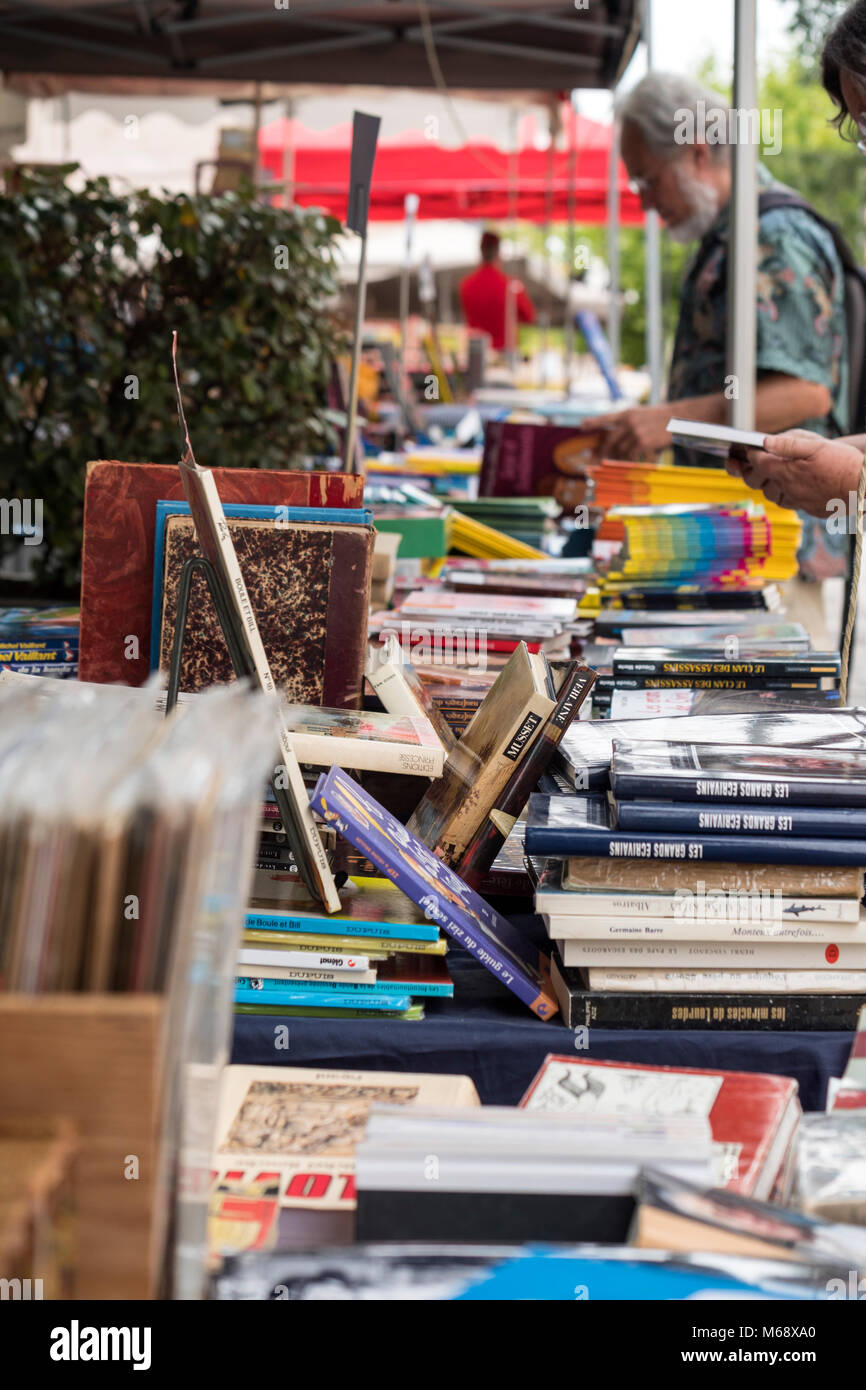 Altes Buch stall Grignan Nyons Drôme Auvergne-Rh ône-Alpes Frankreich Stockfoto