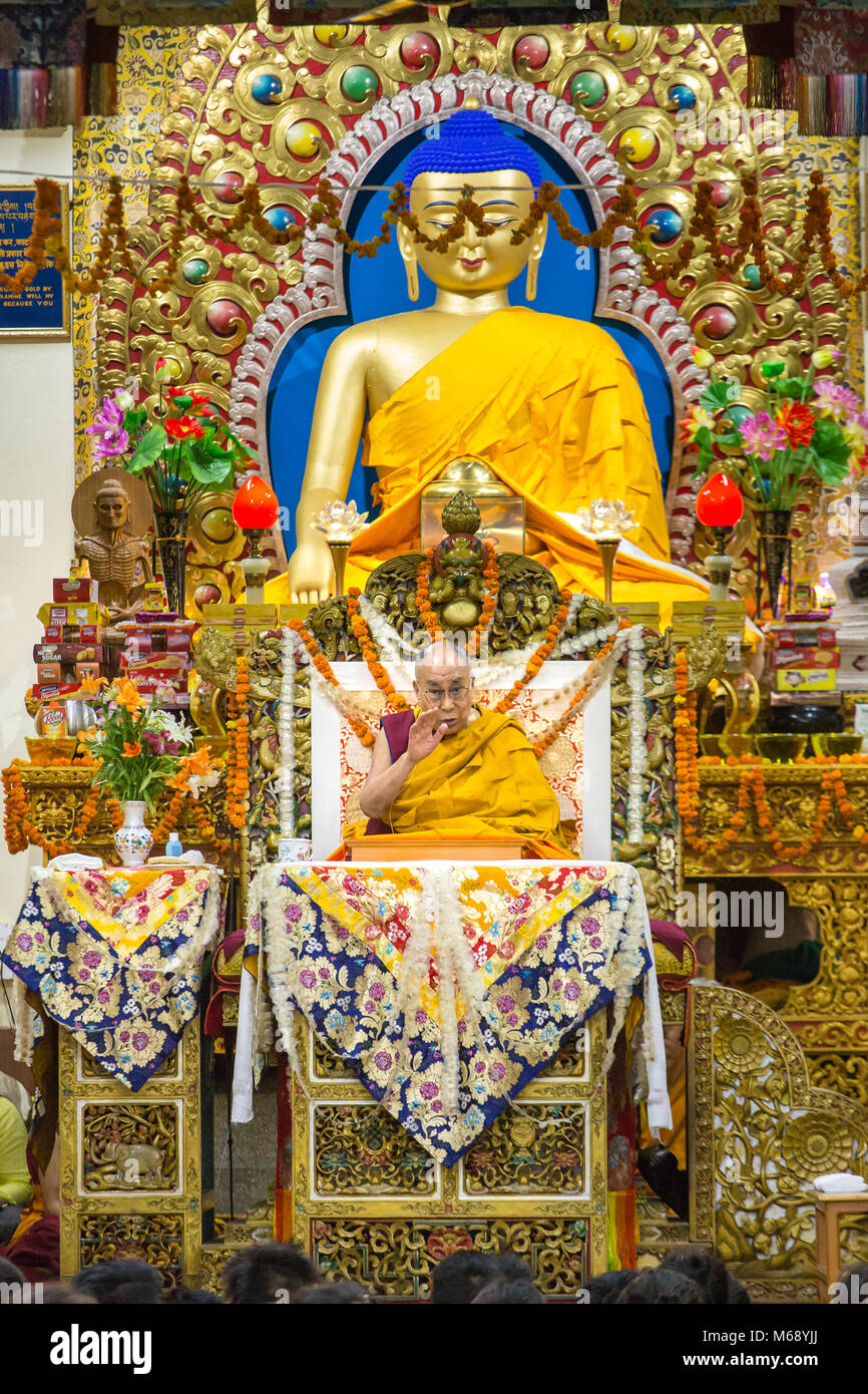 In Dharamsala, Indien - Juni 6, 2017: Seine Heiligkeit der 14 Dalai Lama Tenzin Gyatso gibt Lehren in seiner Residenz in Dharamsala, Indien. Stockfoto