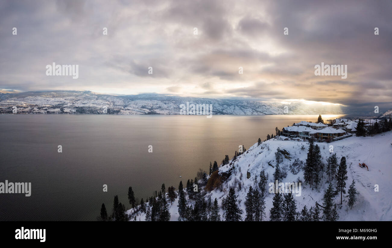 Antenne Panoramablick Uber Winter Kanadischen Landschaft In Kelowna Okanagan British Columbia Kanada Stockfotografie Alamy