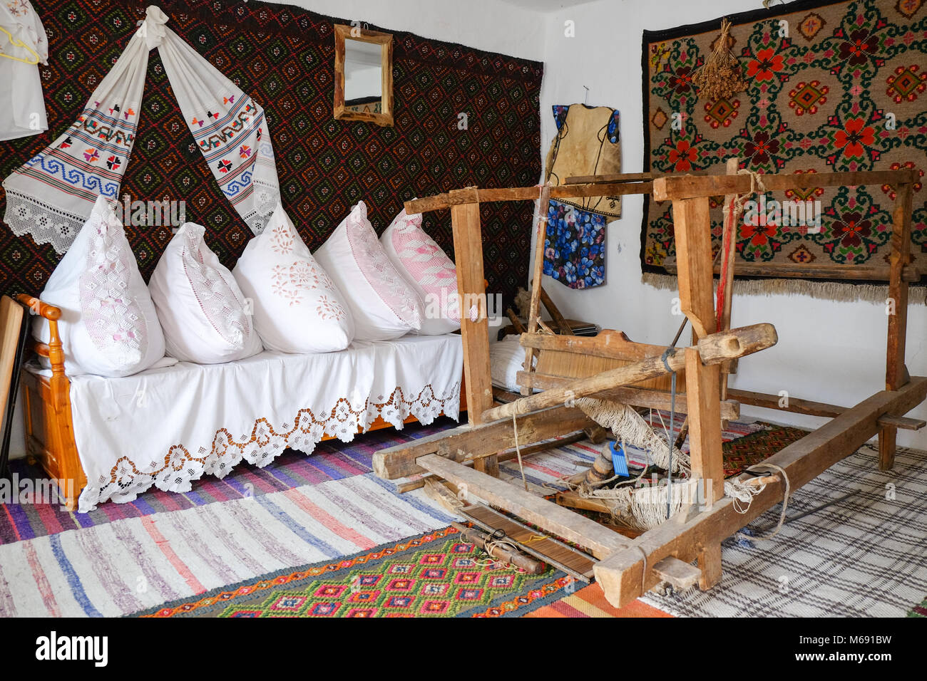 Traditionelle bäuerliche Haus Interieur in der Republik Moldau Stockfoto