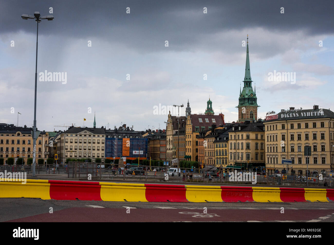 Blick auf die Straße in Richtung Gamla Stan in Stockholm, Schweden. Stockfoto