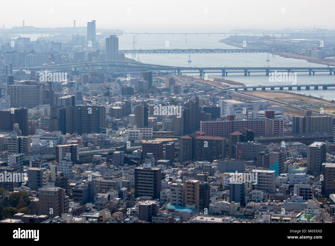 Der Blick von der Umeda Sky Building in Richtung des Flusses Yodo, Präfektur Osaka, Japan suchen Stockfoto