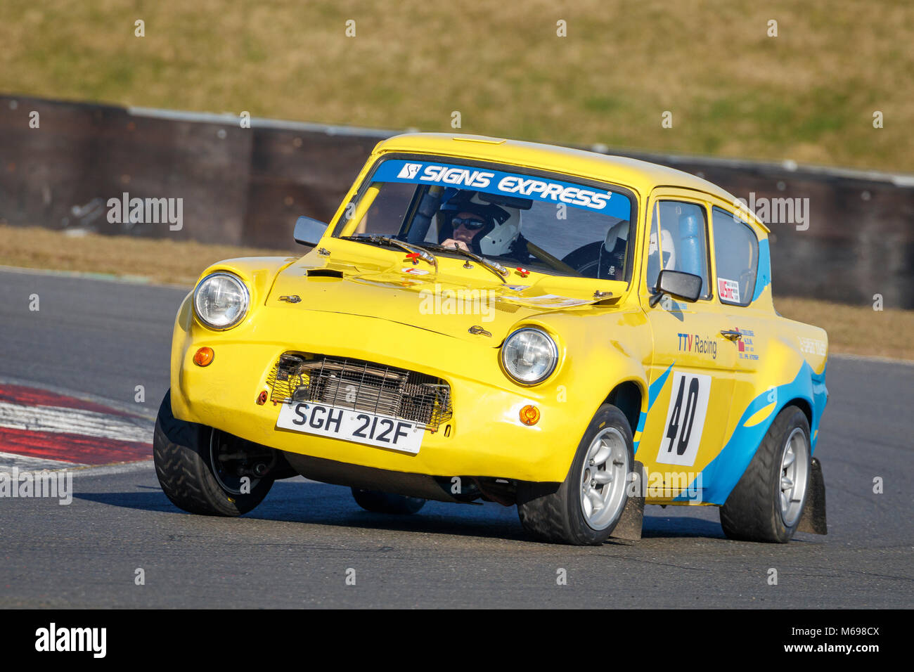 John und Laura Cooledge Cooledge im Ford Anglia 105E im Jahr 2018 Motorsport News Snetterton Bühne Rally, Norfolk, Großbritannien. Stockfoto