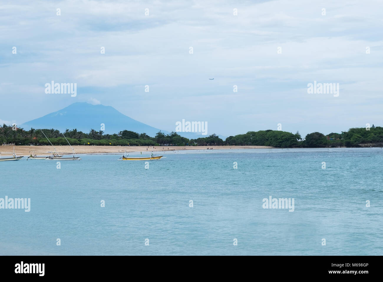 Vulkan Agung und den Ozean auf der Insel Bali Stockfoto