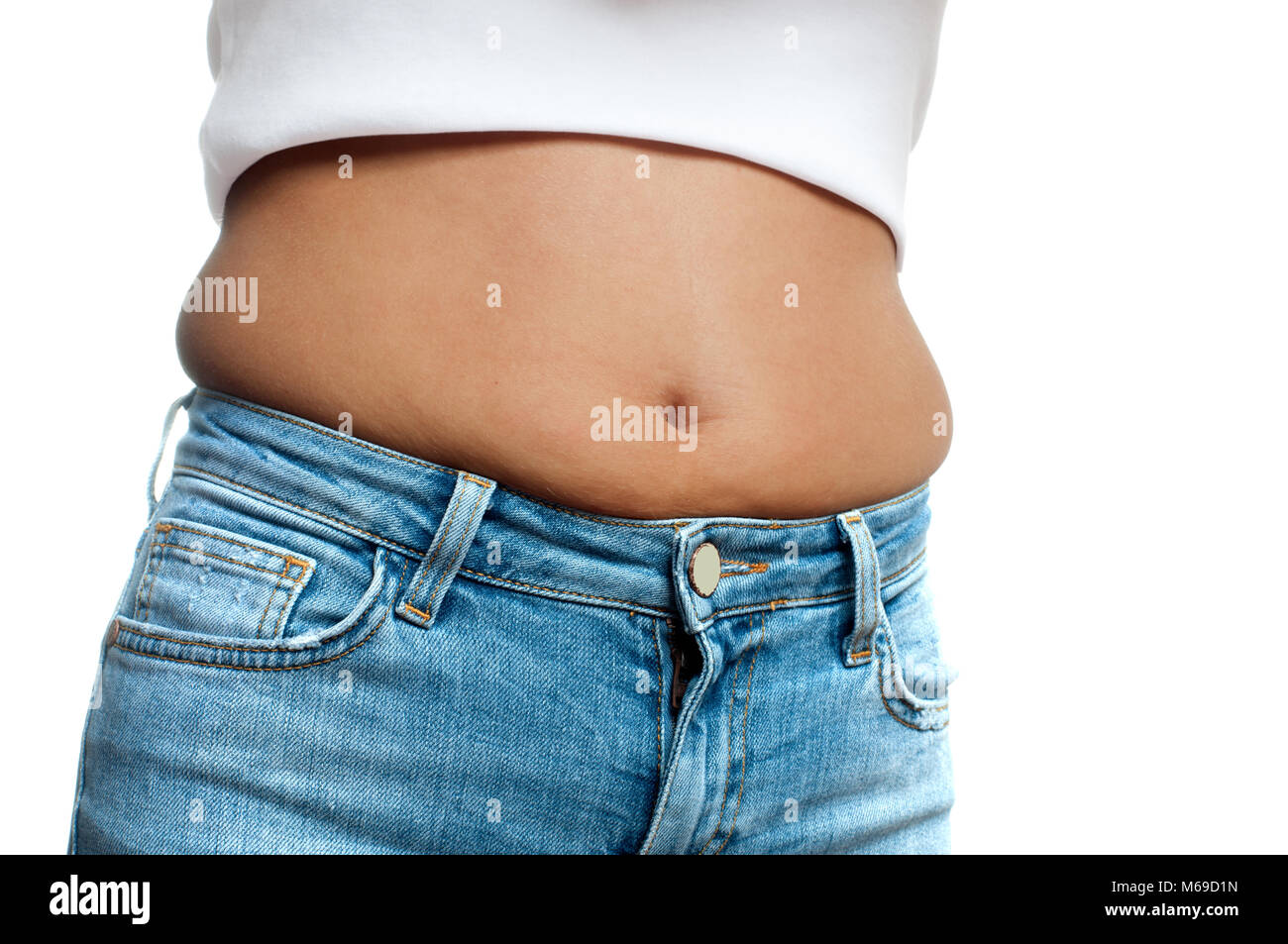 Übergewichtige Frau in Jeans und Fett auf den Hüften und Bauch  Stockfotografie - Alamy