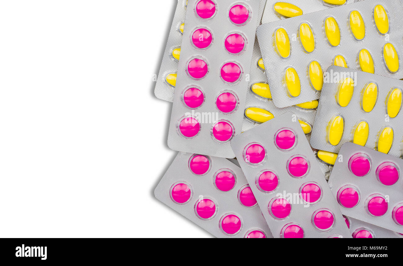 Blick von oben auf die rosa und gelbe Tabletten Pille in Blisterpackungen. Pillen für Entlastung schmerzen, Krämpfe, Kopfschmerzen und Zahnschmerzen. Stockfoto