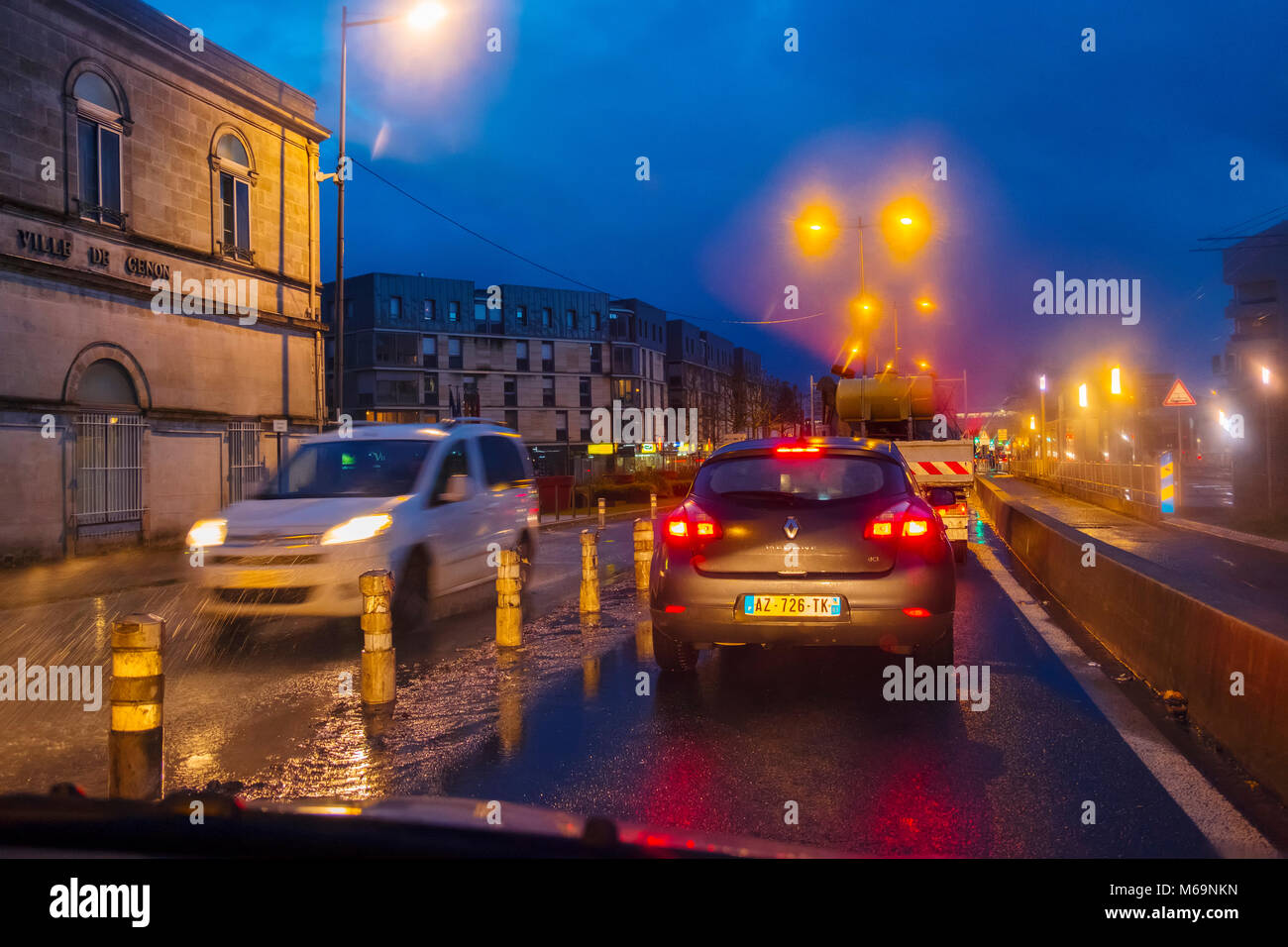 Fahrt durch die Nacht in der Nähe von Bordeaux, Gironde, Aquitanien, Frankreich Stockfoto