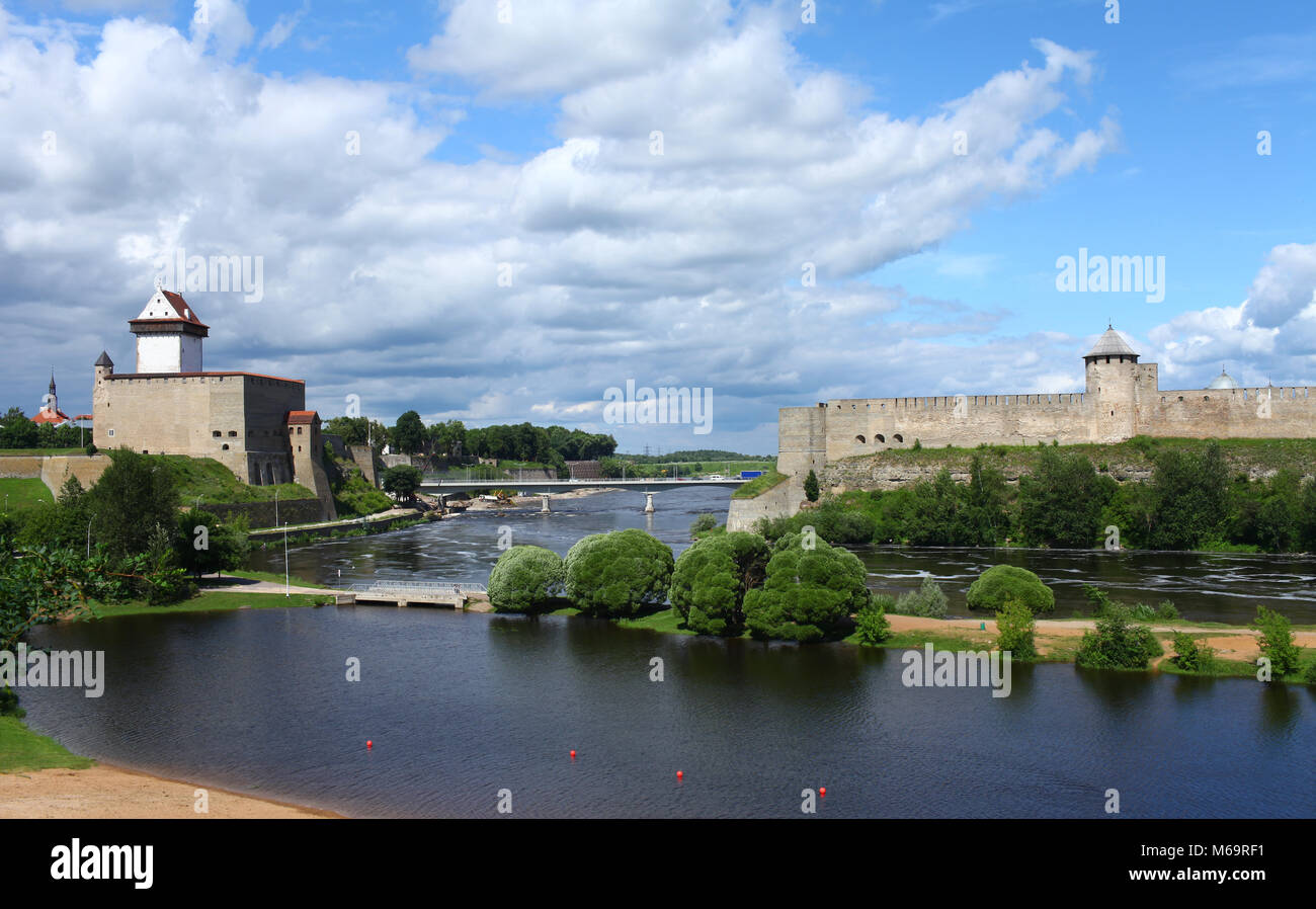 Festung Narva und die Festung Iwangorod an der Grenze zu Estland und Russland Stockfoto