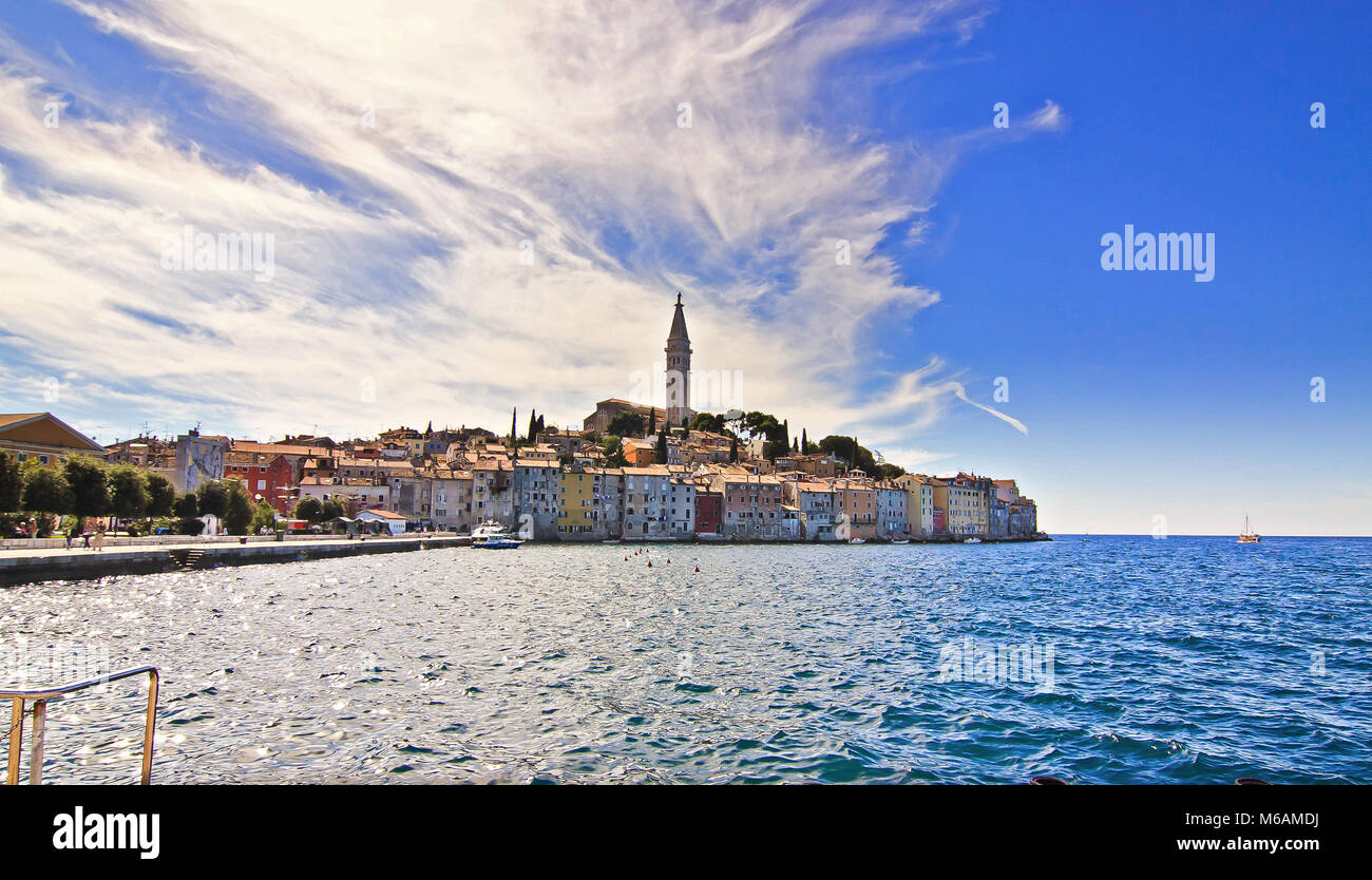 Die mittelalterliche Stadt Rovini, Kroatien im Sommer. Wichtige touristische Destination in Kroatien. Panoramablick. Stockfoto