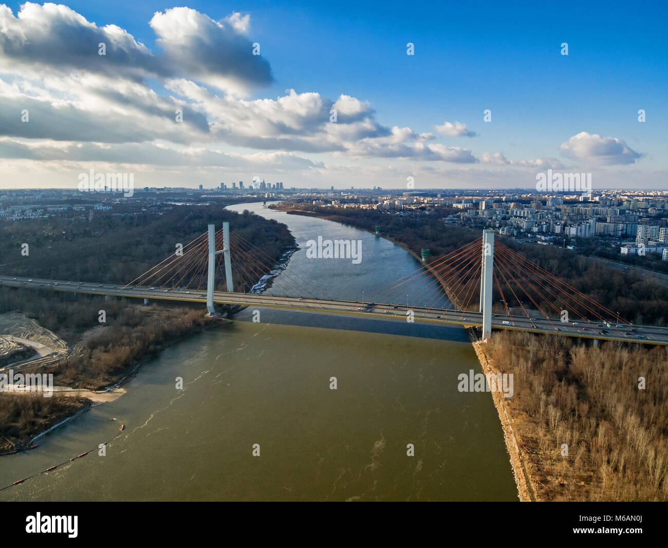 Luftaufnahme der Weichsel, Siekierowski Bridge und die Innenstadt von Warschau Stockfoto