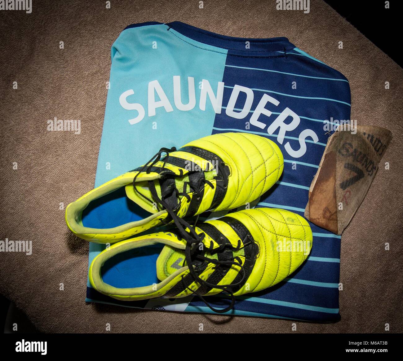 Sam Saunders der Wycombe Wanderers adidas Stiefel mit Shirt&shin Pads während der Sky Bet Liga 2 Übereinstimmung zwischen Cambridge United und Wycombe Wanderers Stockfoto