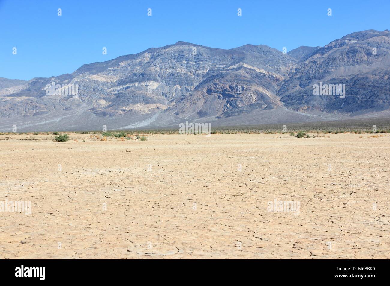 Mojave Wüste in Kalifornien, USA. Malerischer Blick auf Panamint Valley und Panamint Range im Death Valley National Park (Inyo County). Stockfoto
