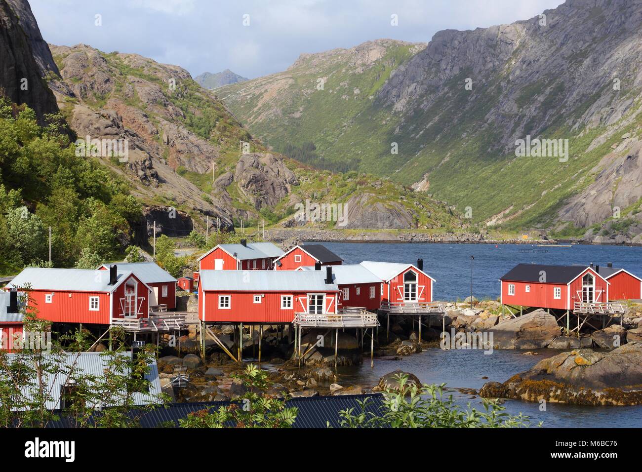 Inselgruppe Lofoten in Norwegen. Nusfjord Fischerdorf in Flakstadoya Insel. Stockfoto