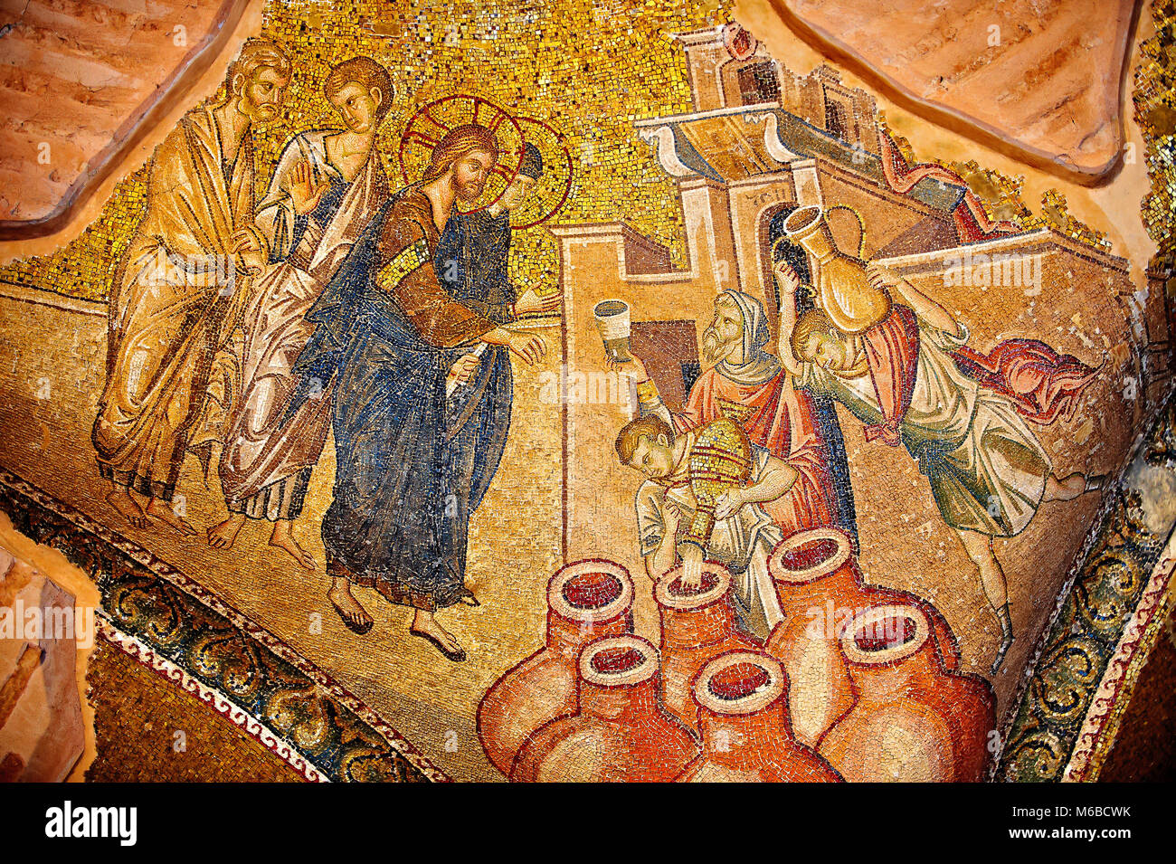 Das 11. Jahrhundert byzantinischen Kirche des Heiligen Erlösers in Chora und ein Mosaik von Das Wunder von Christus er Wasser in Wein. Zwischen ausgestattet Stockfoto