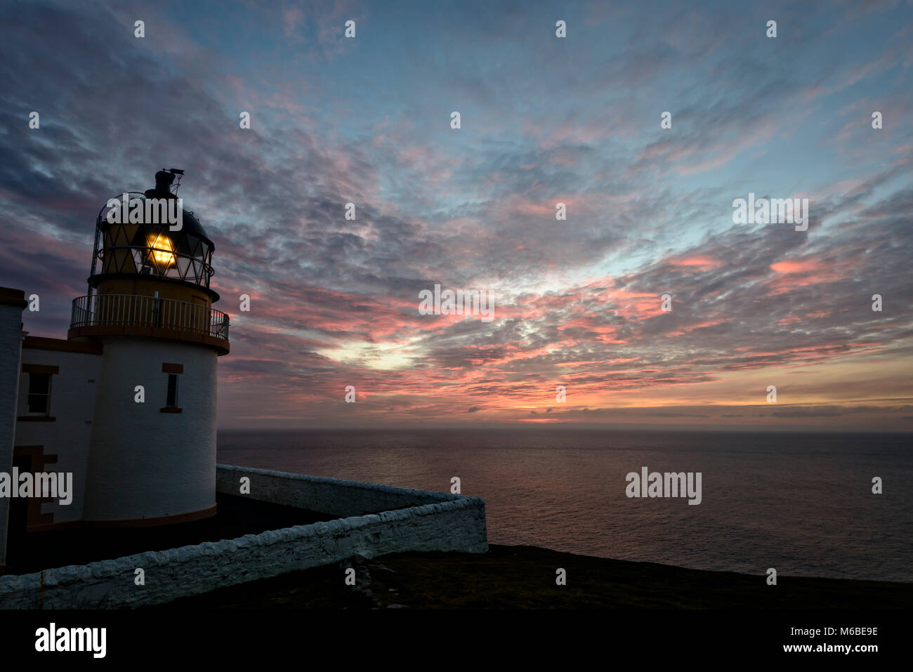 Stoer Leuchtturm bei Sonnenuntergang Stockfoto