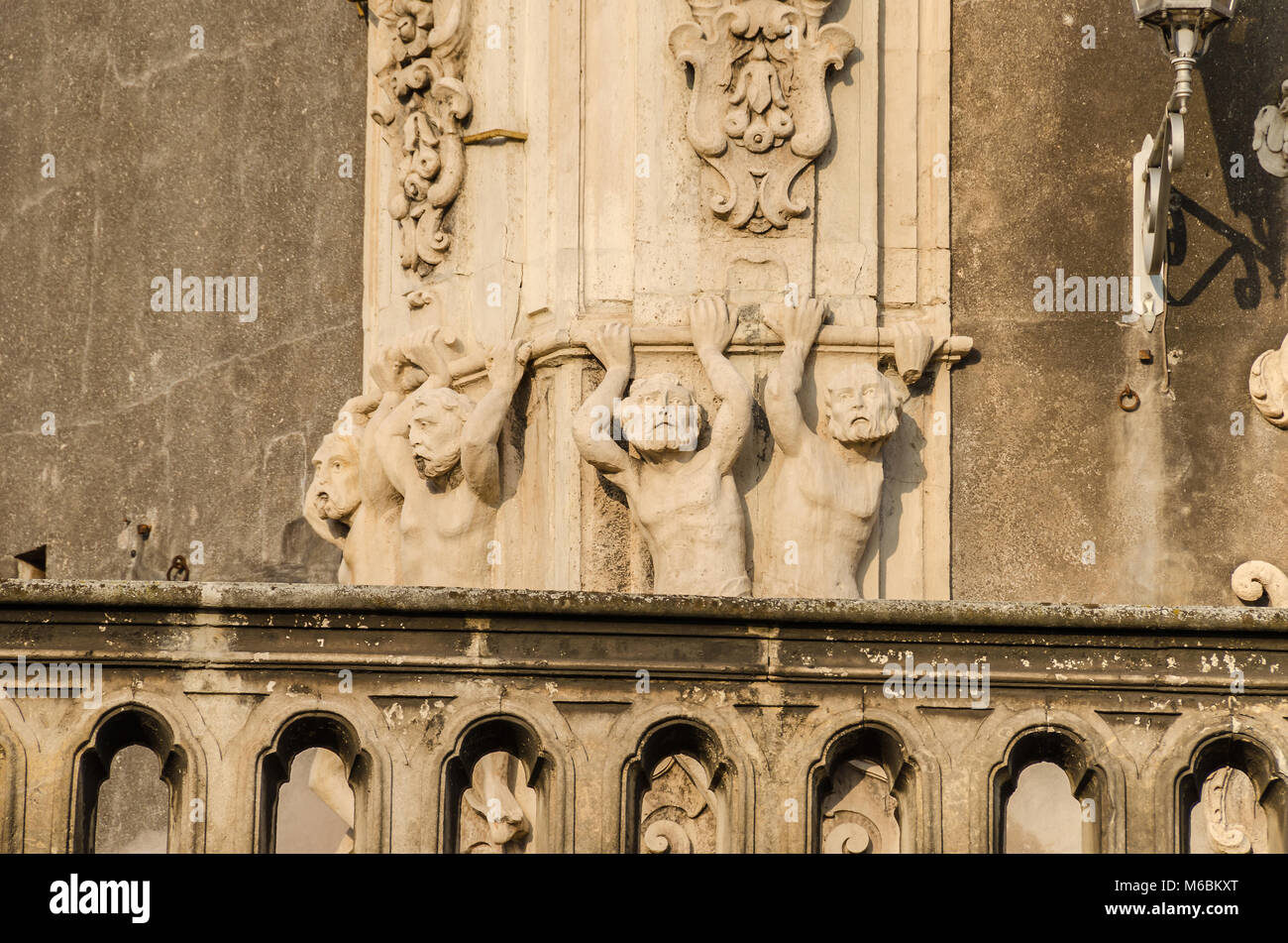 Catania, Italien - 7 November 2015: Ein Teil der Fassade des Palazzo Biscari, ein eigenes Barockschloss in Catania, von Bildhauer Antonino Amato eingerichtet. Stockfoto