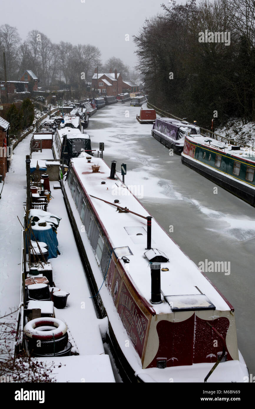 Die saltisford Arm des Grand Union Canal im Winter, Warwick, Warwickshire, Großbritannien Stockfoto